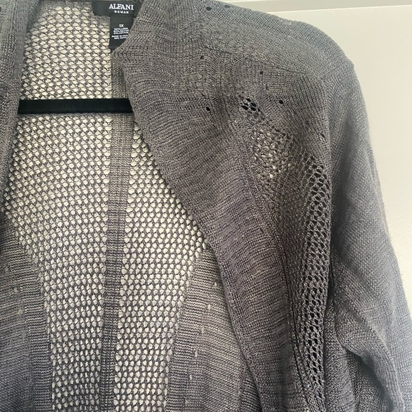 Women’s ALFANI sweater - Picture 3 of 4